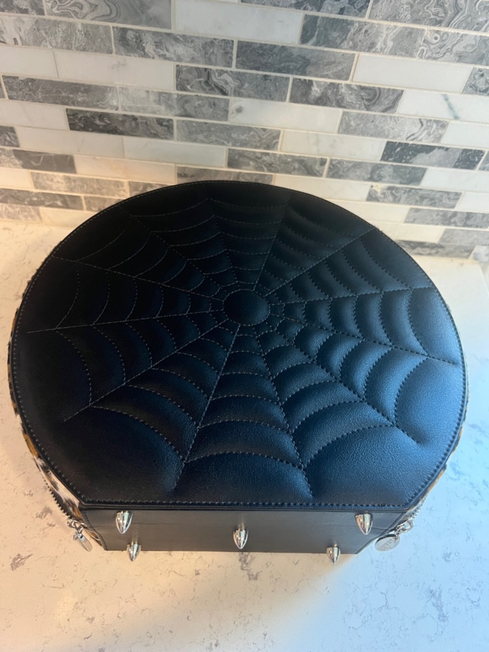 Lux de Ville Hat Box - Picture 8 of 11